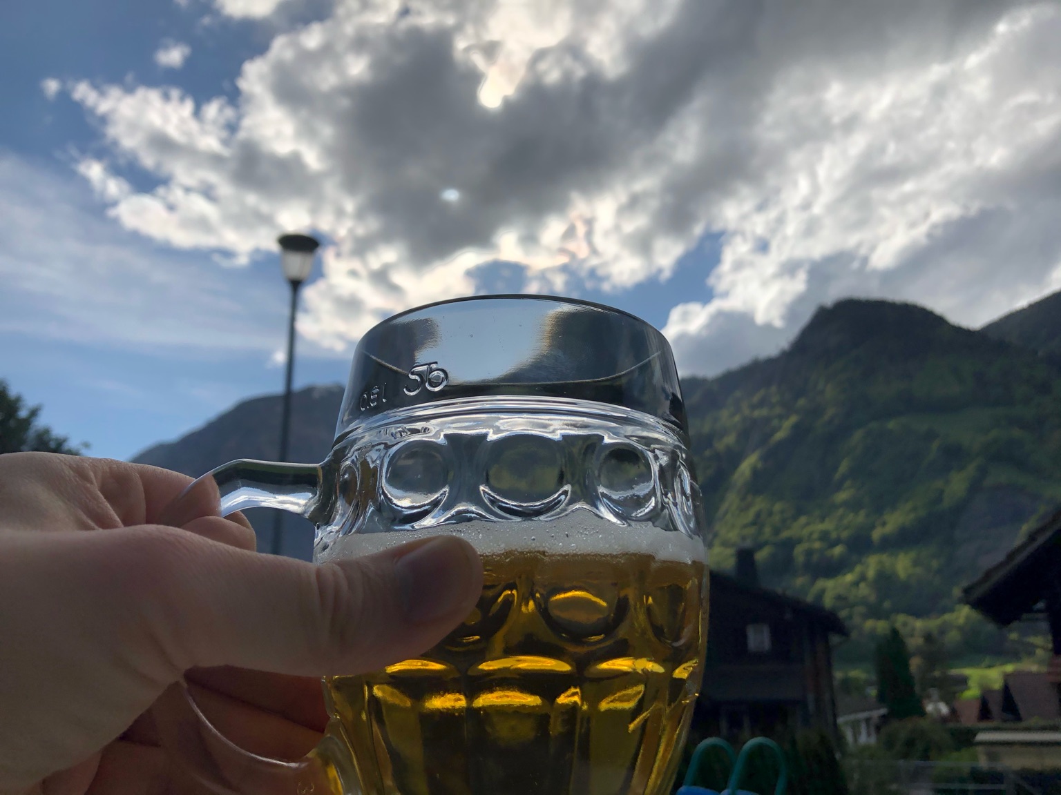 Bierkrug in den Bergen